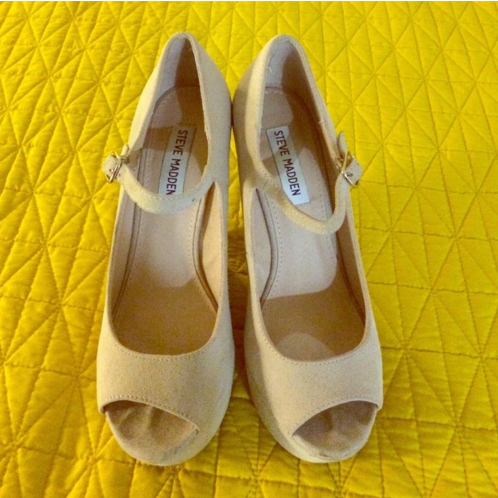 Steve Madden wedges nude used once